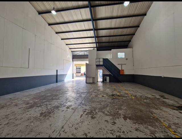 233M² FACTORY TO LET IN JET PARK